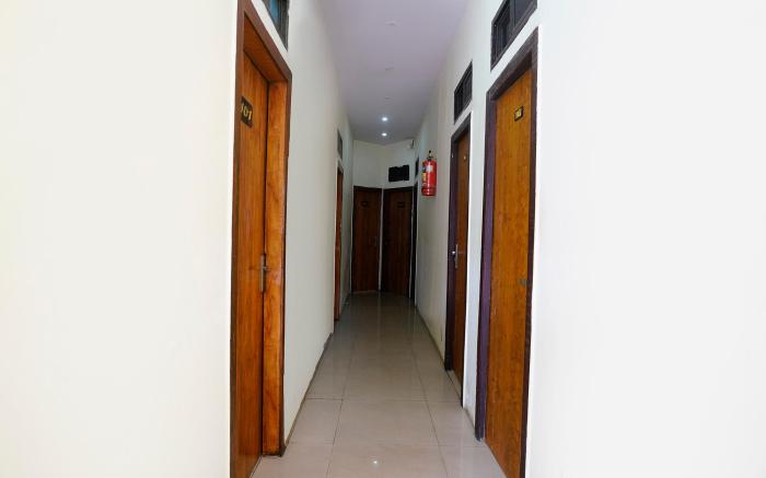 FabHotel Mumbai Inn