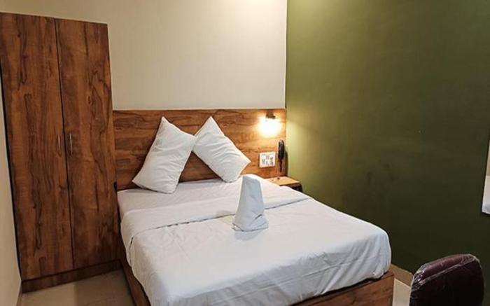 FabHotel Mumbai Inn