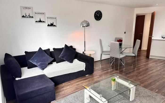 One-bed Luxury Apartment B11SA by LiveComfortably