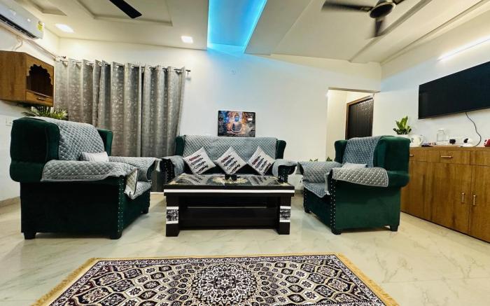 The Giri Nandani Stays