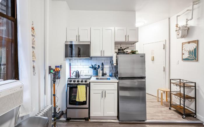 Prime Columbus Circle 1BR: Steps from Central Park