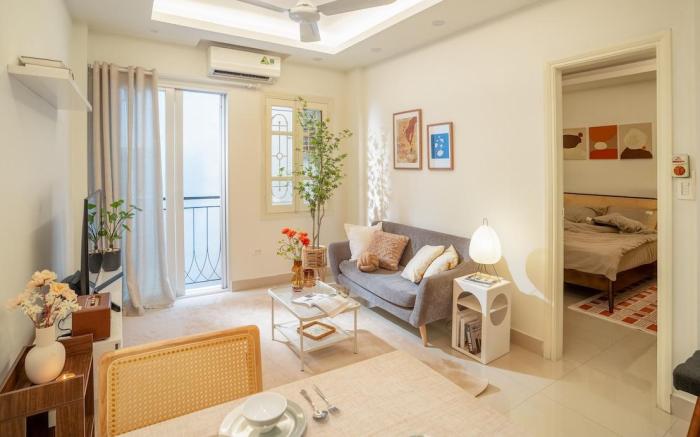 Cozy Minimalist Apartment – 3 Steps to West Lake
