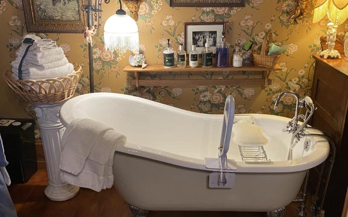 The Queen, A Victorian Bed & Breakfast