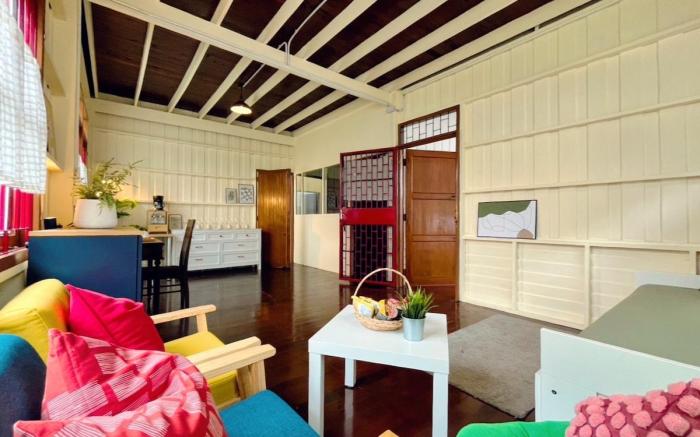 Entire House 3BR. - White and Green Guesthouse 