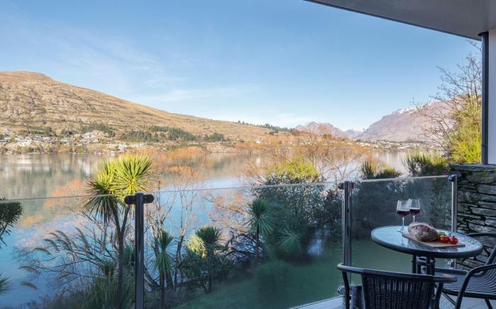 Alpine Lakeside Studio