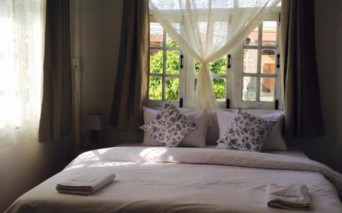 Norn Nab Dao Whitehouse