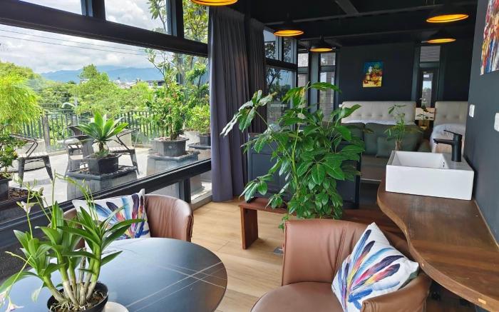 VILLA LIVING WATERS