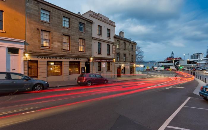 Customs House Waterfront Hotel