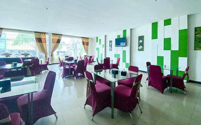 Urbanview Hotel Cosmo Jambi