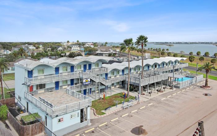 Blue Wave Inn