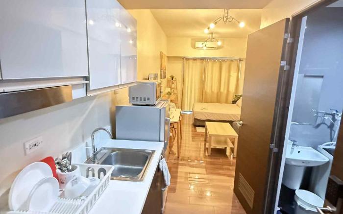 Makati Luxury Hotel Room  Balcony Air Residence