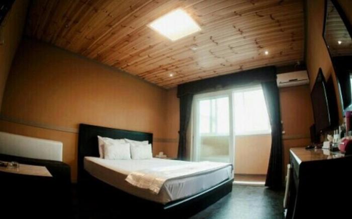 Goodstay Shilla Hotel