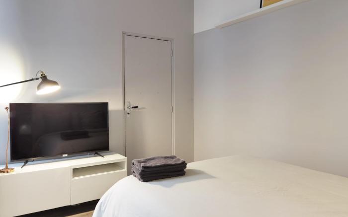 Stylish Retreat by Louvre | Central & Comfy