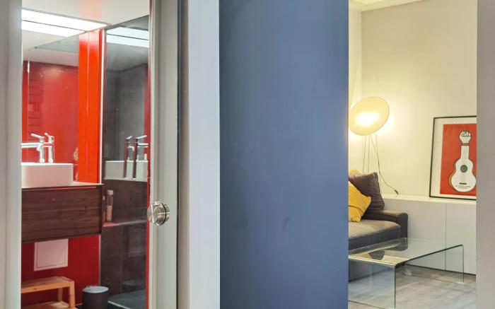 Stylish Retreat by Louvre | Central & Comfy