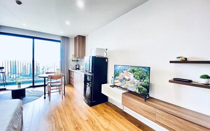 High-floor Lake View Apartment