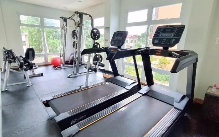 Verdant Condo w/ Pool, Balcony, Near Airport 