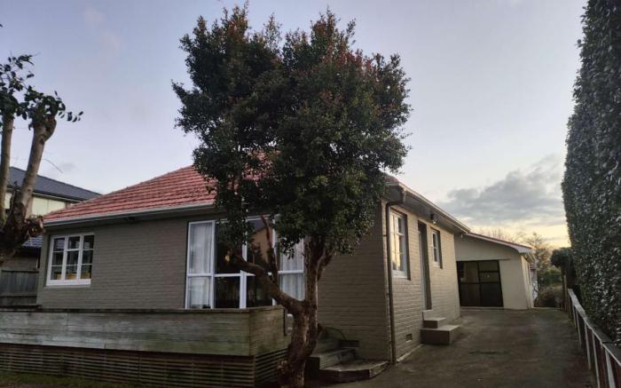4 Double, 1 Single, 2 Sofa Beds, House A