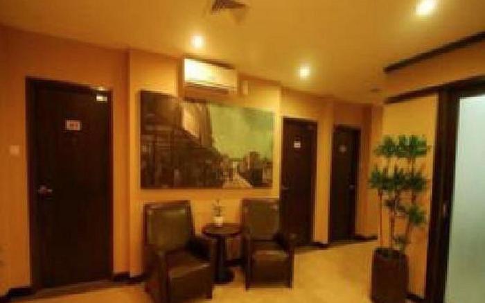 Capital O Rail Hotel