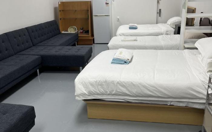 2 Double, 1 Single, 2 Double Sofa Beds, Suite 6