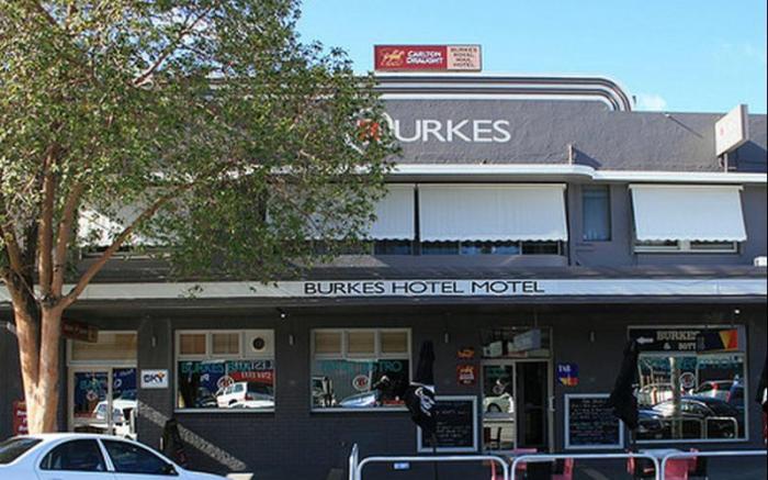 Burkes Hotel Motel