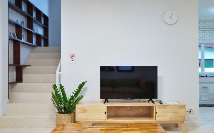 Poon House Nimman: Spacious Stay Near Attractions