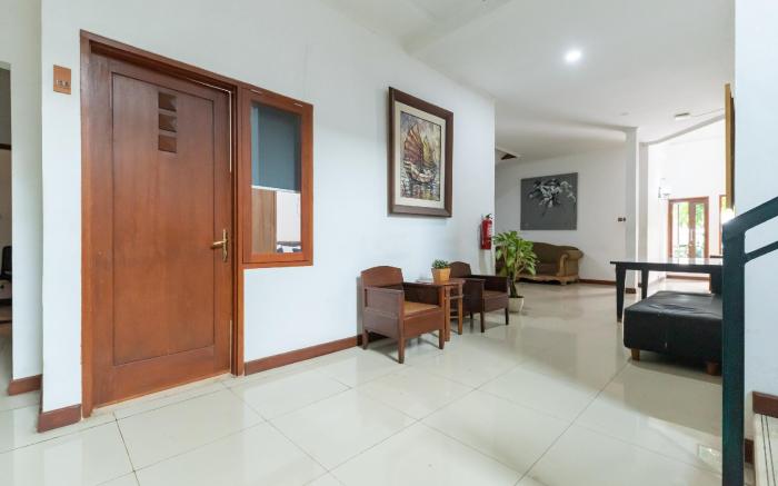 Urbanview Hotel near Paris Van Java Mall