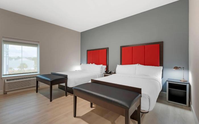 The J Hotel Dunedin Clearwater, an Ascend Collection Hotel