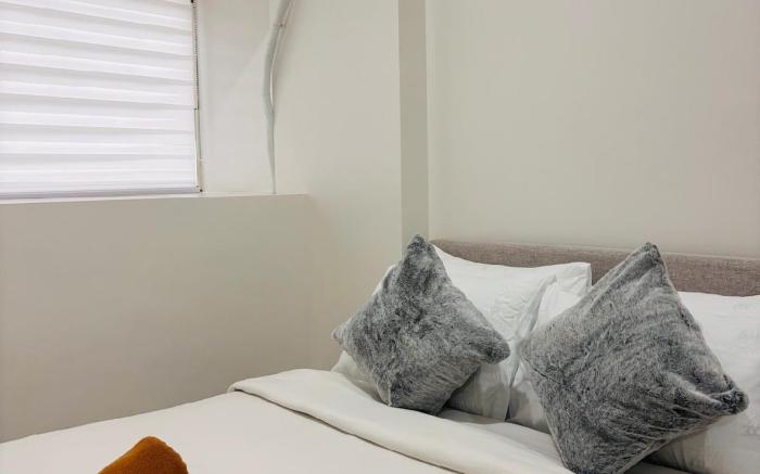 * * WV 28 Serene Balcony Spot