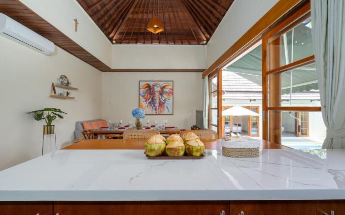 Casa Lola Bright 3BR Villa with Pool Near Melasti