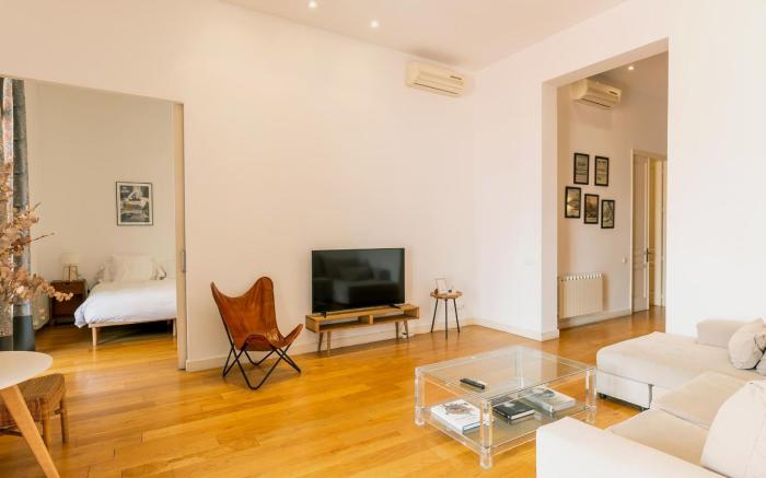 Designer's three bedroom apartment with terrace