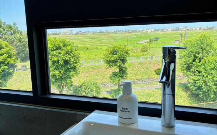 Pawsome Hostel Yilan Rice Fields 