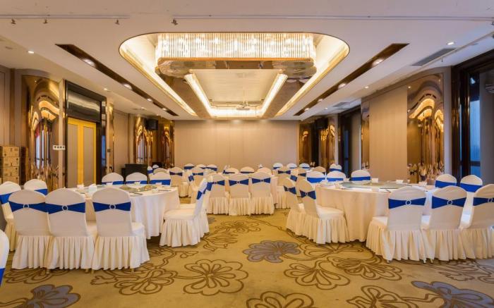 Ruineng CEO International Hotel (Hefei South Railway Station Leijie  Street)