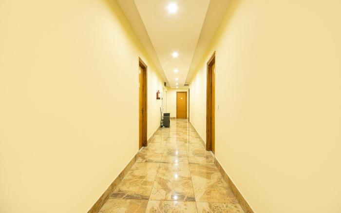 FabHotel Crestwood Inn