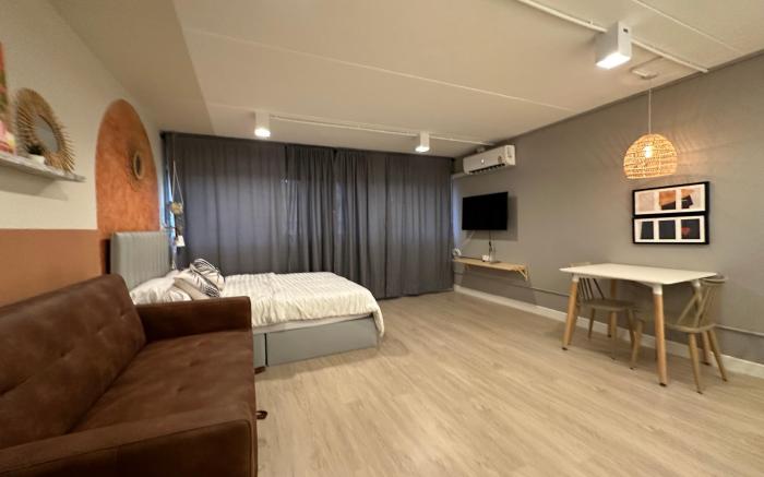 R.A.W POPULAR CONDO C5