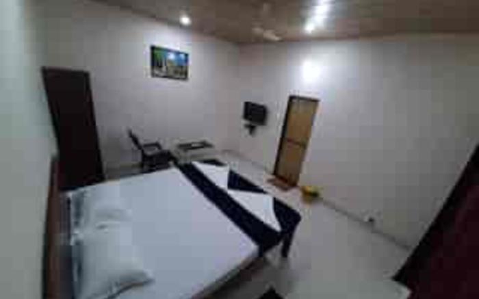 RainHills Holiday Home 6.9km Amboli Water Fall