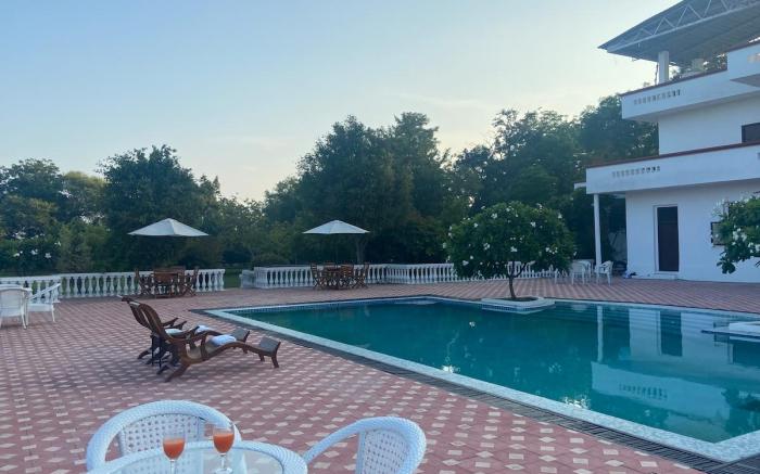 Hi5 Stays Farm Gurgaon w/Huge Pool/PetLoving/Party