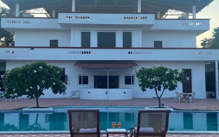 Hi5 Stays Farm Gurgaon w/Huge Pool/PetLoving/Party