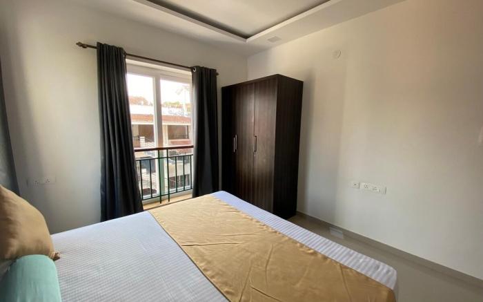 Hi5 Stays SEaRENITY Chic 2BHK Apt w/pool North Goa