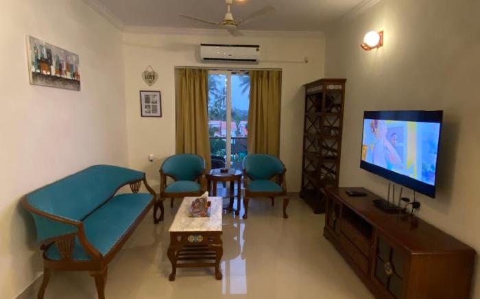 Hi5 Stays SEaRENITY-Luxe 2BHK with Pool North Goa