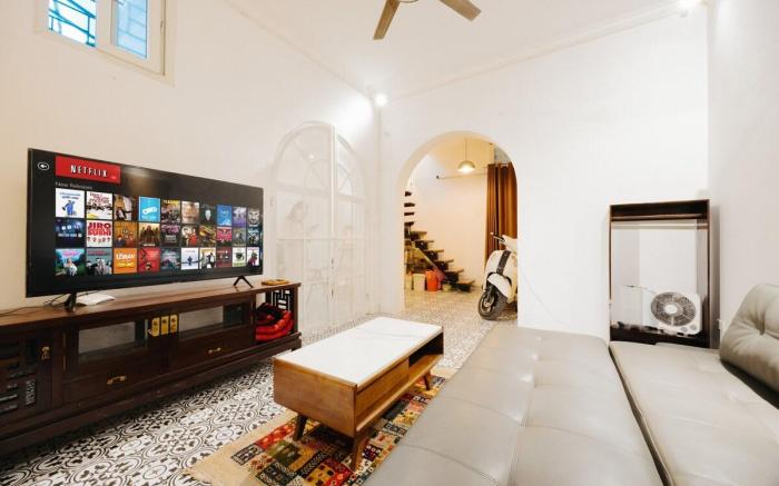 Sep Free Conical Hat/5' to OldQuarter/5Bed 3floor