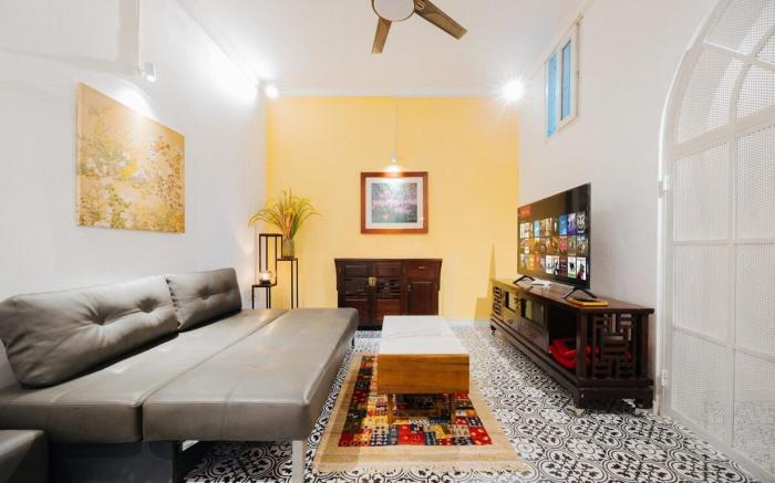 Sep Free Conical Hat/5' to OldQuarter/5Bed 3floor