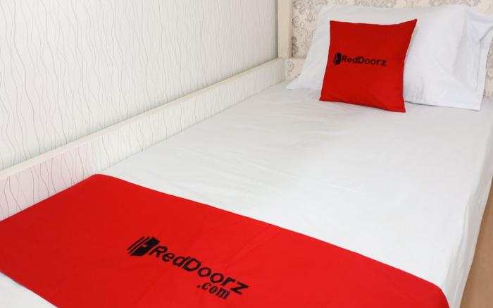 RedDoorz Hostel @ Luna Bunkbed Malioboro