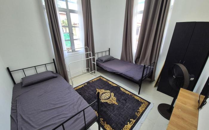 Amza Homestay in Gong Badak