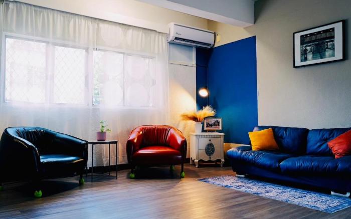Spacious cozy2bdrm, fast WIFI,2stop to airportline