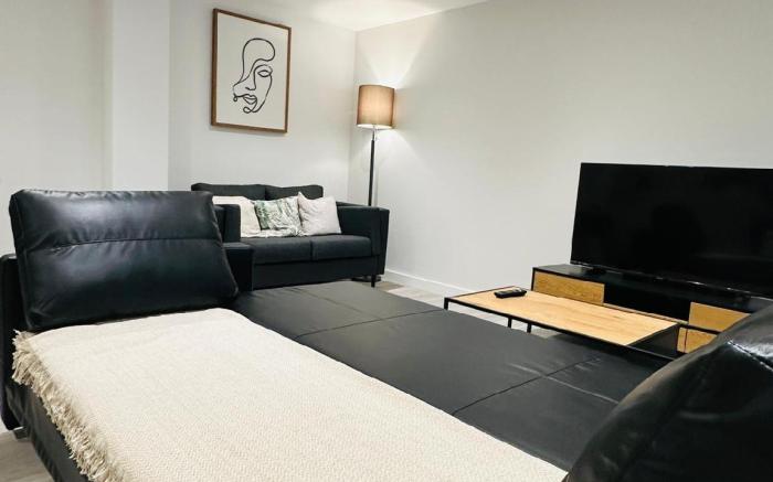 #21 2 Bedr 2 Bath Balcony Lux Digbeth Apex Lofts