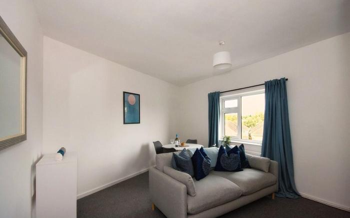 #34 Two bed apt Private Parking Stylish & homely