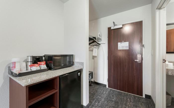 Cobblestone Hotel & Suites - Eaton