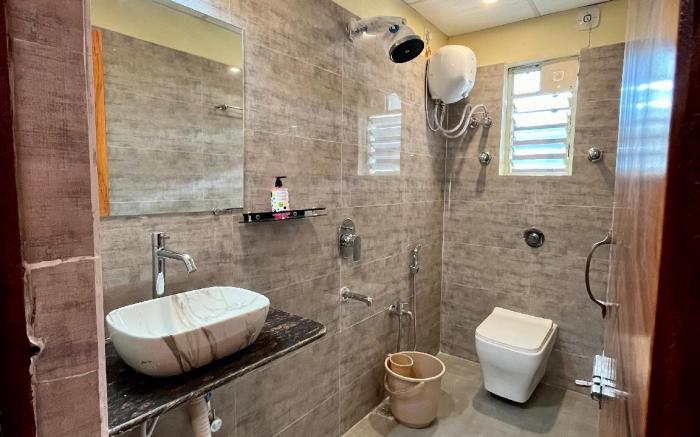 The Little Heaven Hotel near Kolkata Airport
