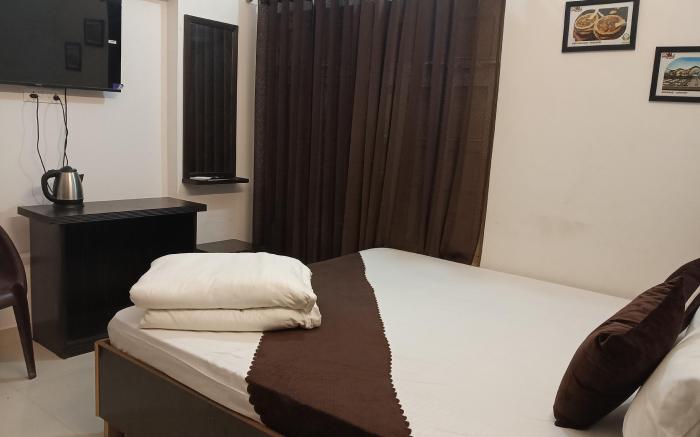 Trans Varuna Guest House