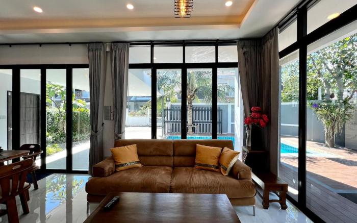 Blue Sky Private Pool Villa-Poolside Near Airport